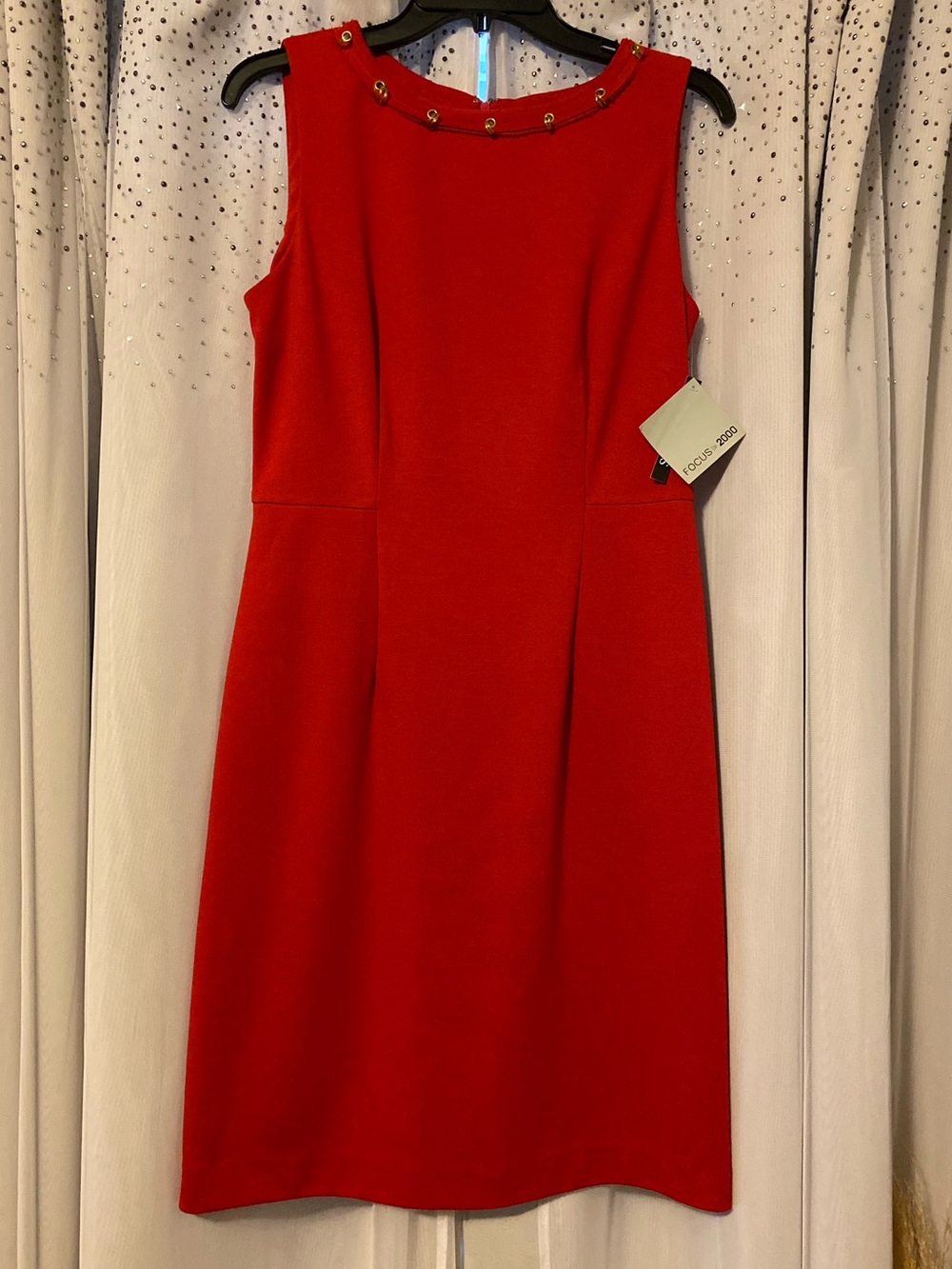 FOCUS >2000 NWT SIZE 8 SLEEVELESS GOLD GROMMET NECKLINE RED DRESS